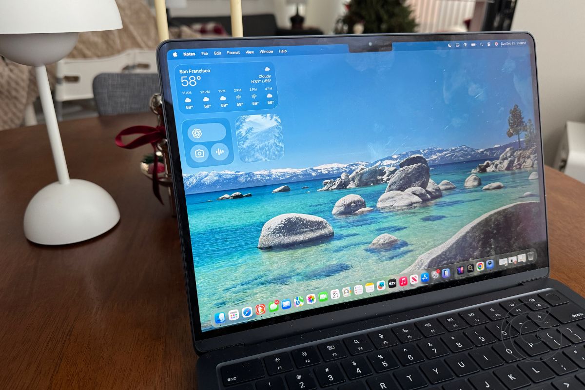 Edge Light feature in macOS Tahoe 26.2