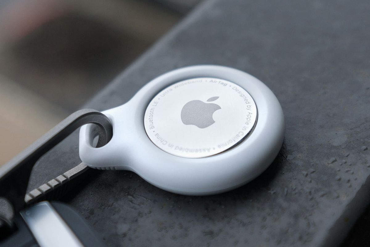 Apple AI wearable pin