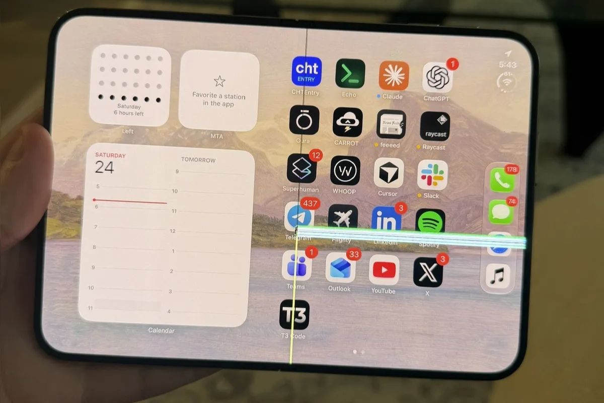 iPhone Duo with display cracking problem