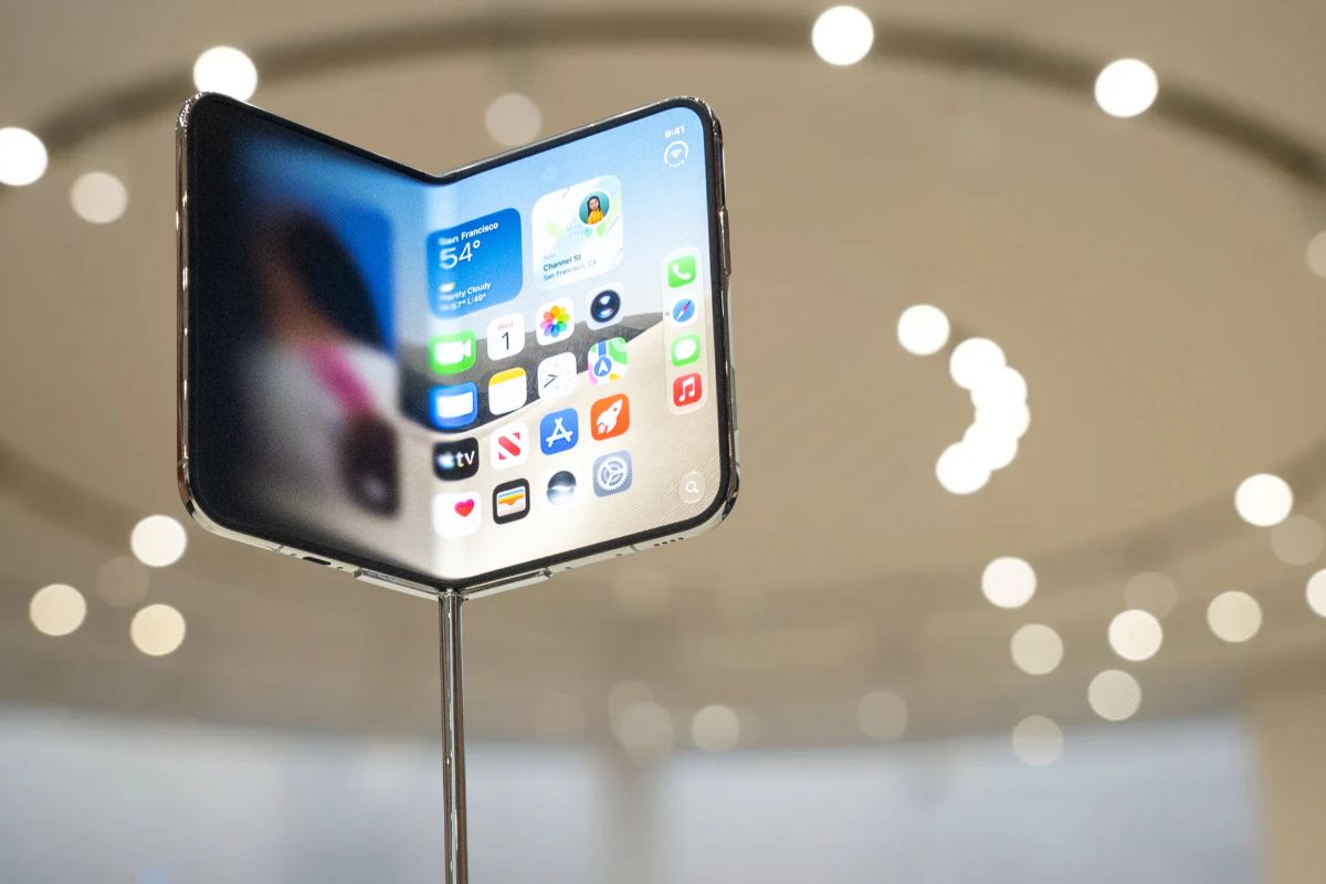 iphone duo open in apple store